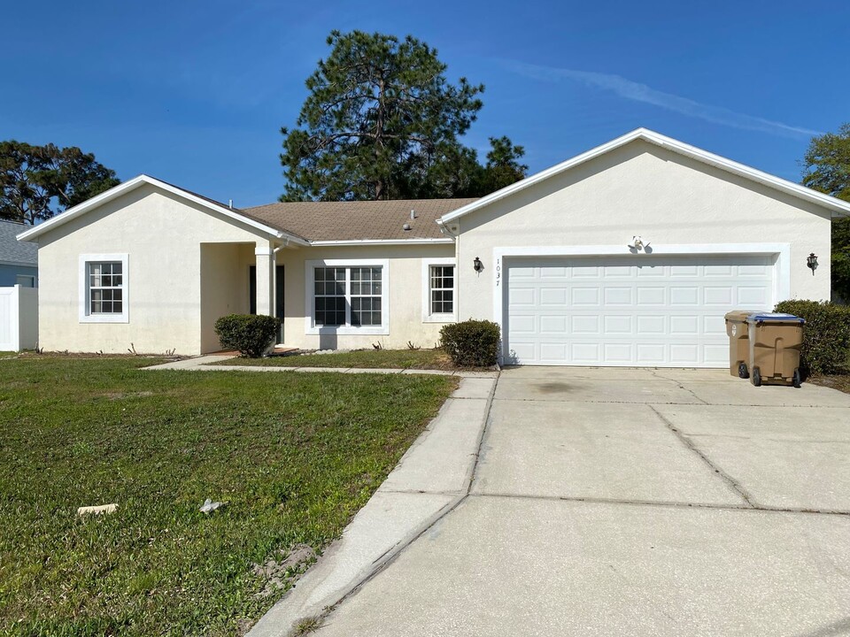 1037 Dudley Dr in Kissimmee, FL - Building Photo