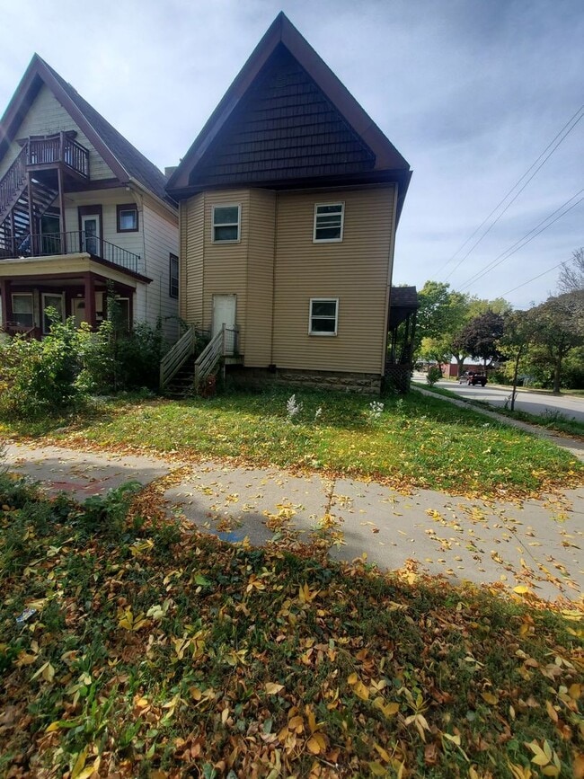 property at 505-507-507 W Burleigh St
