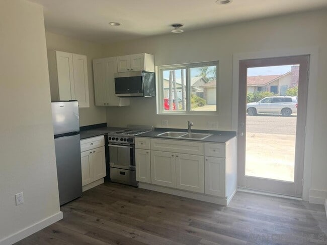 8824 Calliandra Rd in San Diego, CA - Building Photo - Building Photo