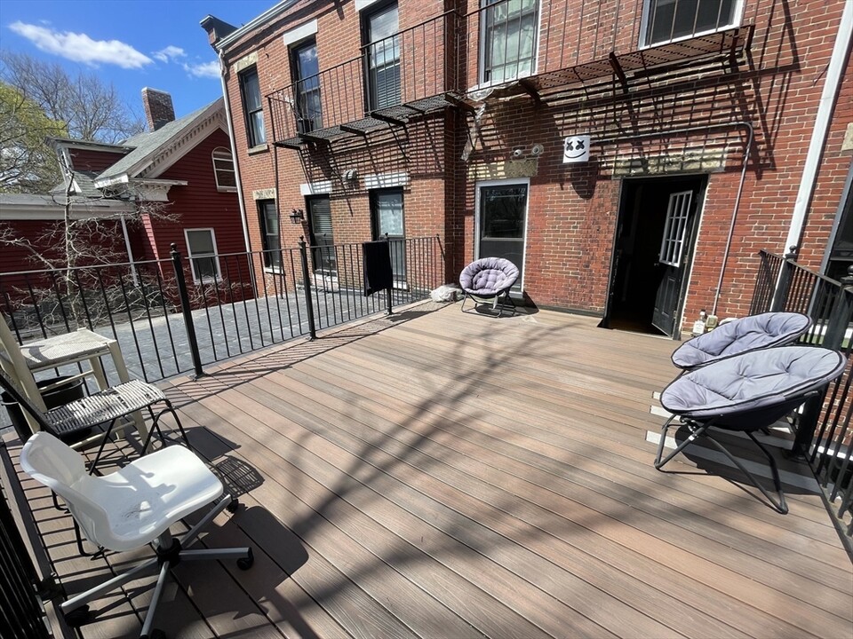 18 Perrin St in Boston, MA - Building Photo