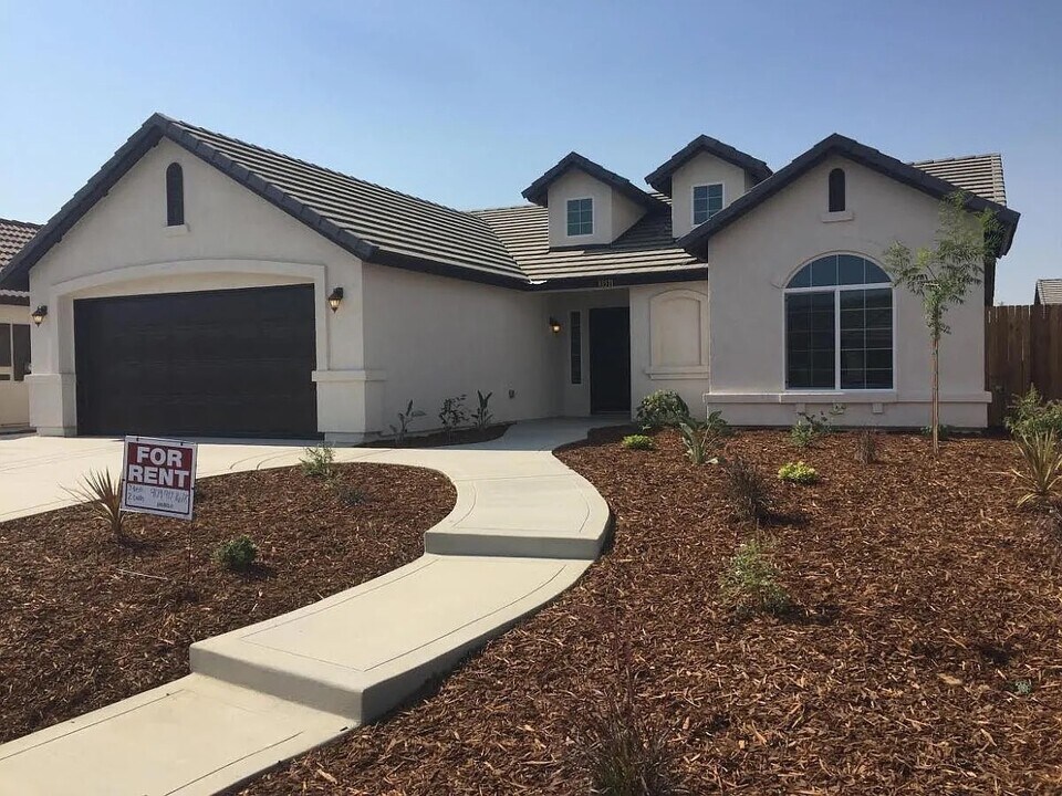 13511 Arden Frst Dr in Bakersfield, CA - Building Photo