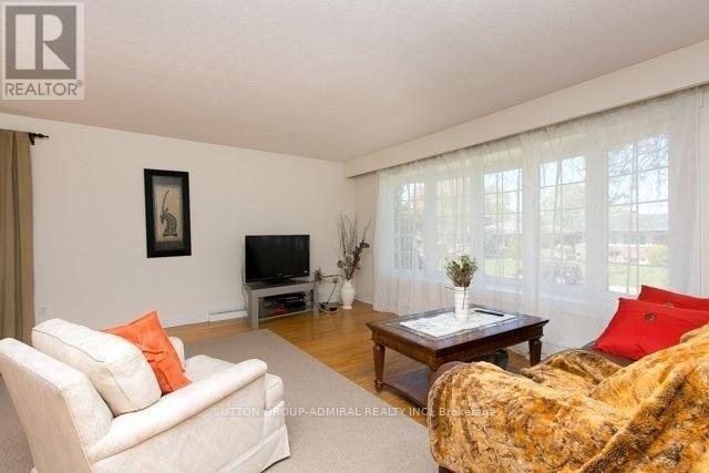 141 Elvaston Dr in Toronto, ON - Building Photo - Building Photo