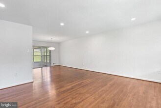 11710 Milbern Dr in Potomac, MD - Foto de edificio - Building Photo