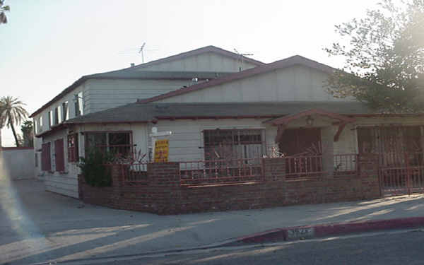 3928 Walnut St in Cudahy, CA - Foto de edificio - Building Photo