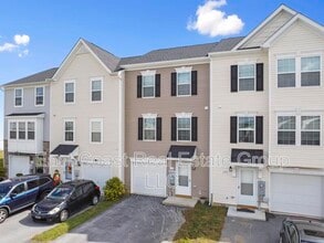 105 Natural Way in Martinsburg, WV - Building Photo - Building Photo