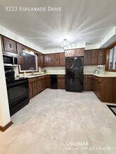 9223 Esplanade Dr in Windsor, ON - Building Photo - Building Photo