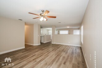 2704 Exulted Valley Ave, Unit 713 in North Las Vegas, NV - Foto de edificio - Building Photo