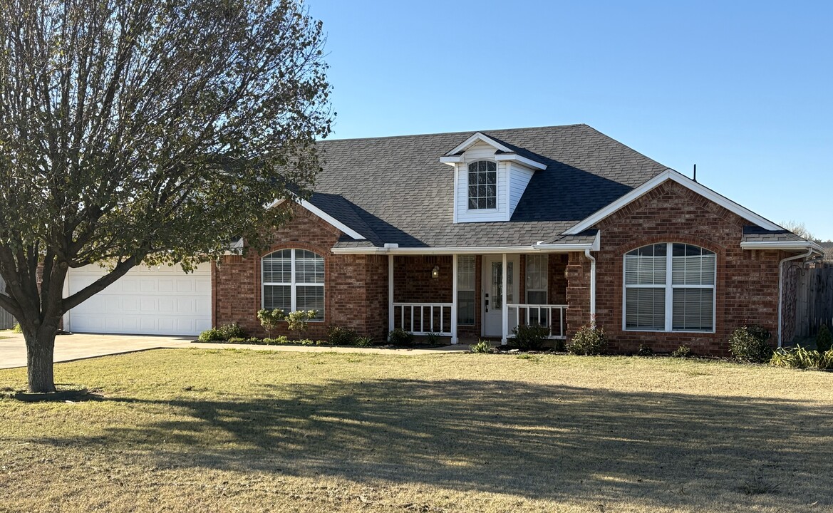 128 Valleybrook Dr in Lawton, OK - Building Photo