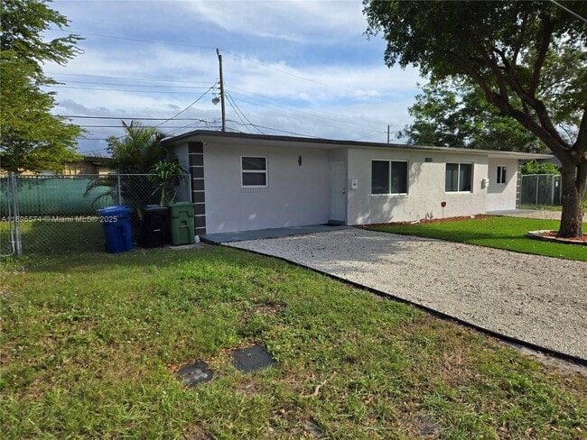 716 NW 14th Way in Fort Lauderdale, FL - Building Photo - Building Photo
