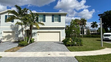4416 Hammock Grove Dr in Greenacres, FL - Foto de edificio - Building Photo