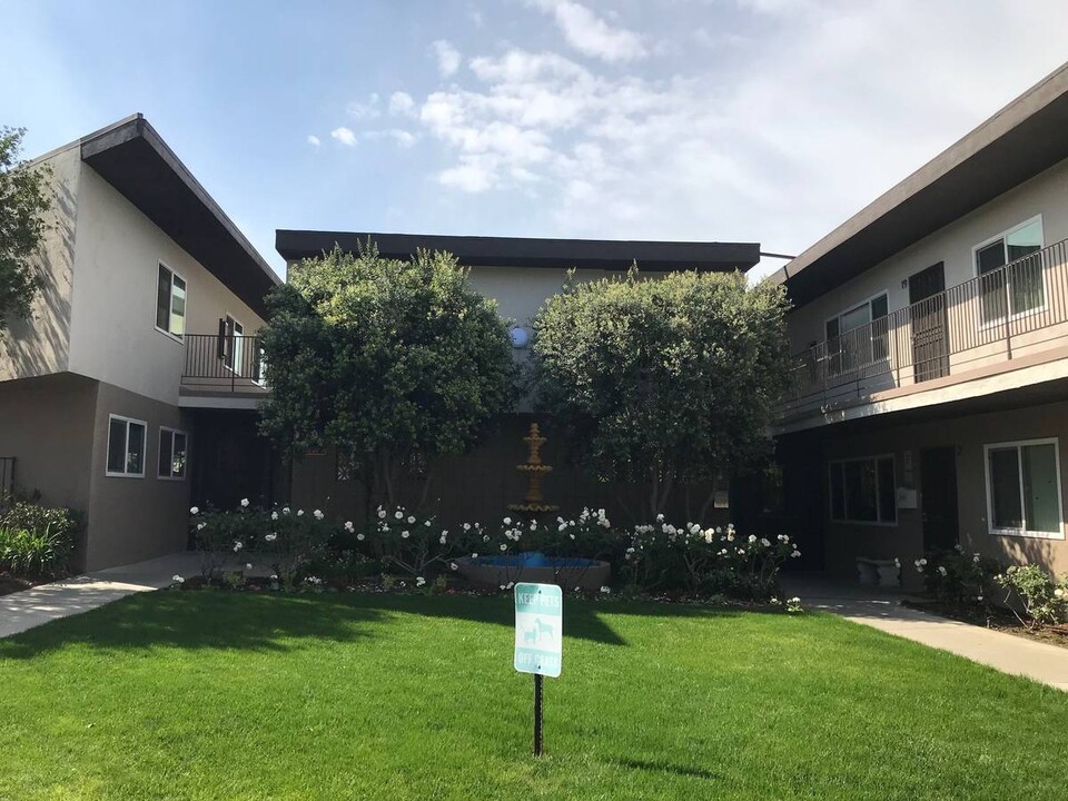 Twin Oaks Apartments in Lomita, CA - Building Photo