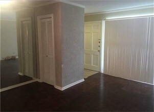 2727 Briarhurst Dr-Unit -22 in Houston, TX - Building Photo - Building Photo