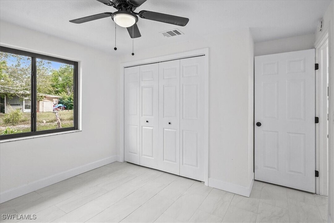 3652 Hibiscus Ave in Naples, FL - Building Photo