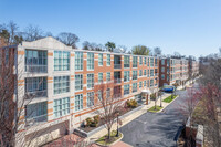 Pembroke North Condominium in Wayne, PA - Foto de edificio - Building Photo