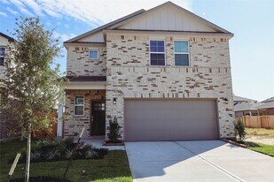 211 Forest W St in Magnolia, TX - Building Photo