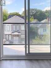 2000 Bathurst St in Toronto, ON - Building Photo - Building Photo