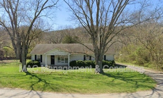 565 Dixon Springs Hwy in Pleasant Shade, TN - Building Photo