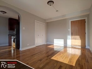 560 W Arlington, Unit 504 in Chicago, IL - Foto de edificio - Building Photo