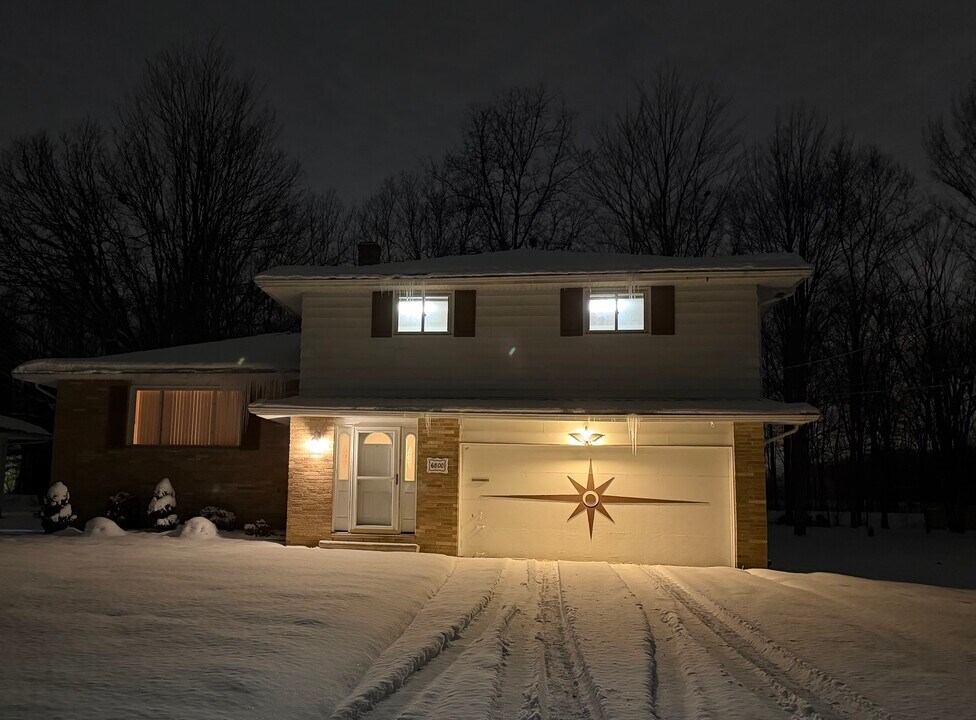 6800 Glenallen Ave in Solon, OH - Foto de edificio