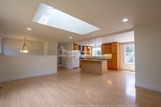 5615 SE Hillwood Cir in Milwaukie, OR - Building Photo - Building Photo