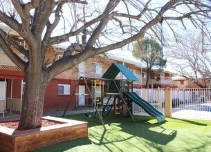 Pinon Terrace in Albuquerque, NM - Foto de edificio - Building Photo
