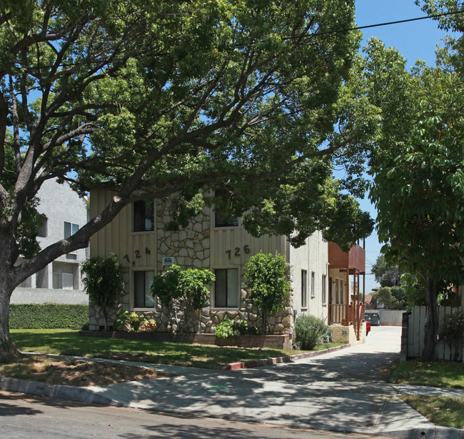 724-726 E Cedar Ave in Burbank, CA - Building Photo - Building Photo