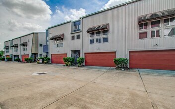 3210 Yellowstone Park Dr in Houston, TX - Building Photo - Building Photo