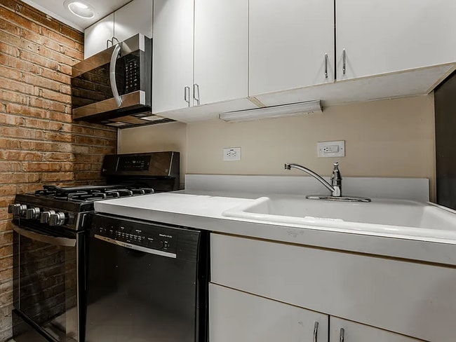 713 W Diversey Pkwy, Unit #7 in Chicago, IL - Foto de edificio - Building Photo