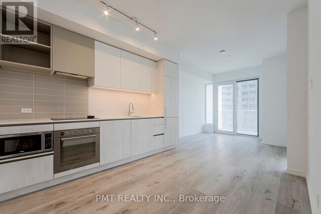 7890 Jane St in Vaughan, ON - Building Photo - Building Photo