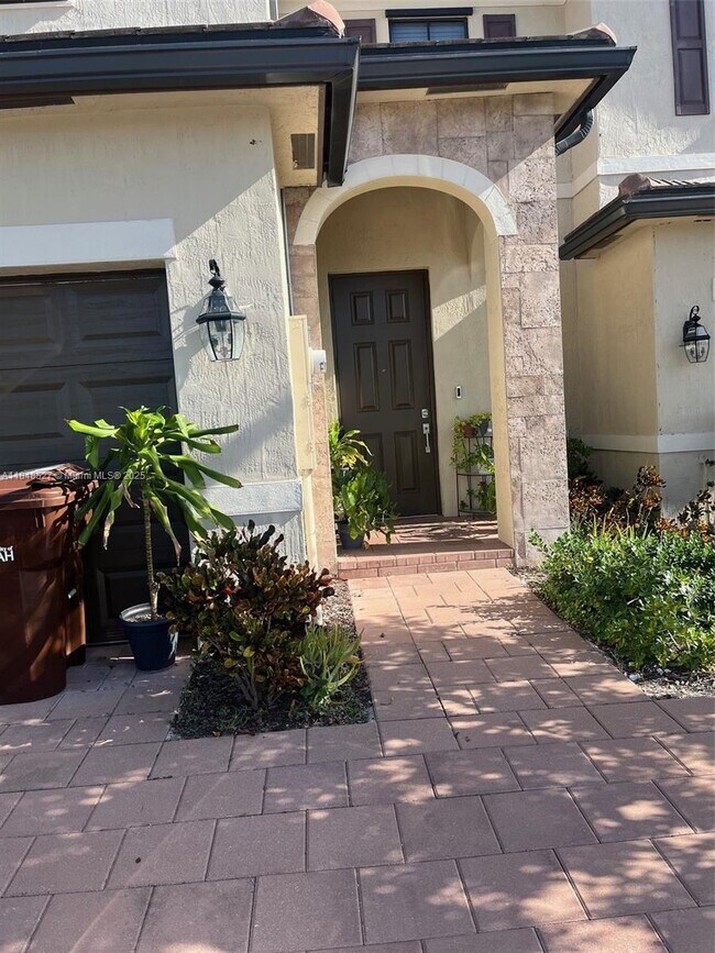 3382 W 112th St in Hialeah, FL - Building Photo - Building Photo