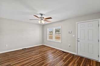 17 Crown Point Rd in Hubert, NC - Building Photo - Building Photo