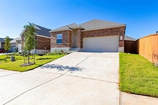 163 Cibolo Crk Lp in Bastrop, TX - Building Photo