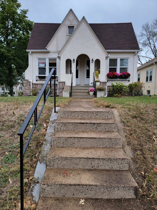 4850 S 28th Ave in Minneapolis, MN - Building Photo