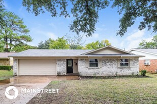 1912 Rindie St in Irving, TX - Building Photo