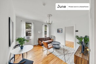 Private bedroom in 3 bed/1 bath Home in New York, NY - Building Photo - Building Photo