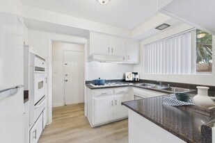 Dickens Apartments in Sherman Oaks, CA - Building Photo