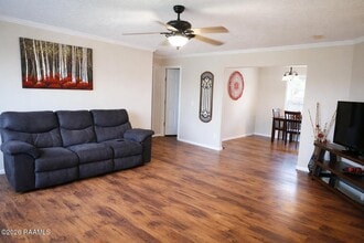 206 Windcreek Ln in Youngsville, LA - Building Photo - Building Photo