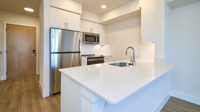 red160 in Redmond, WA - Building Photo - Building Photo