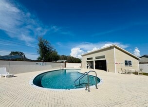 The Villas at Hunters Ridge 55+ in New Port Richey, FL - Foto de edificio - Building Photo
