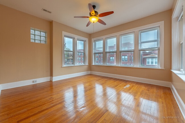 6819 S Ridgeland Ave in Chicago, IL - Building Photo - Building Photo