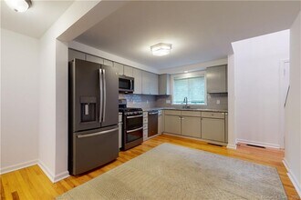 108 Weaver St in Greenwich, CT - Building Photo - Building Photo