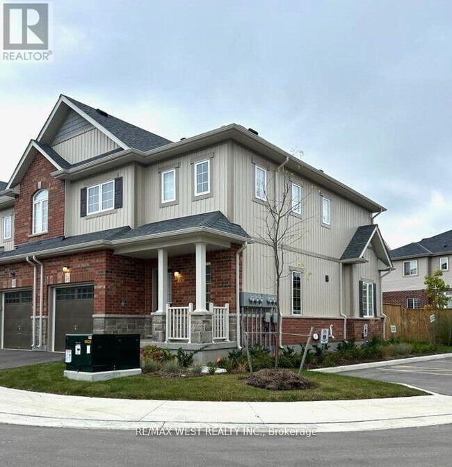 24 Dewberry Dr in Kitchener, ON - Building Photo - Building Photo
