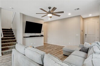 1014 Solemn Cactus Ave in North Las Vegas, NV - Foto de edificio - Building Photo