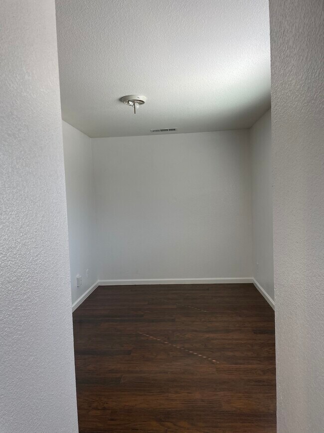 2616 Dobbins Way in Sacramento, CA - Building Photo - Building Photo