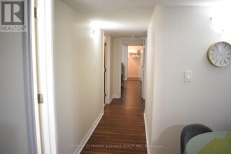 5551 Meadowcrest Ave in Mississauga, ON - Building Photo - Building Photo