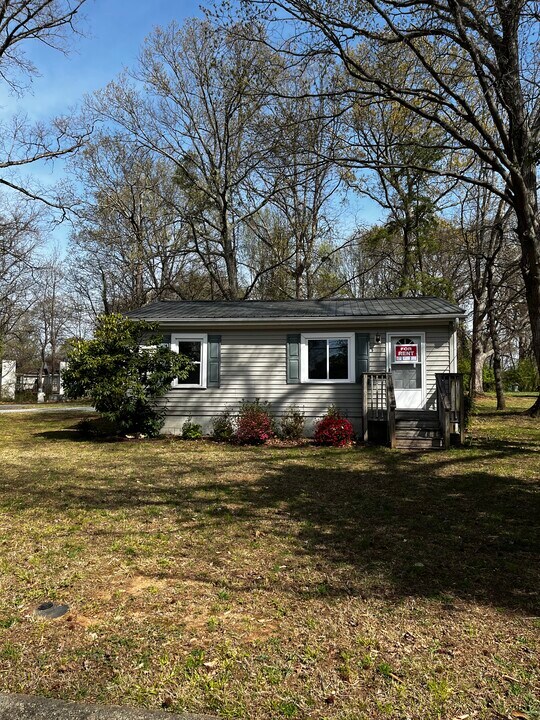 4214 Cox Pl in Greensboro, NC - Foto de edificio