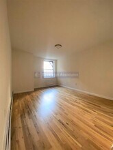 525 W 49th St-Unit -3D in New York, NY - Building Photo - Building Photo