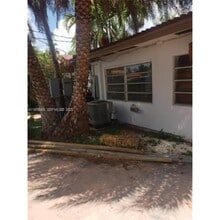 1997 SW 17th Ct in Miami, FL - Foto de edificio - Building Photo