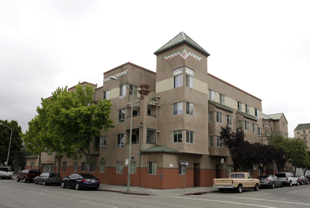 James Lee Court in Oakland, CA - Building Photo