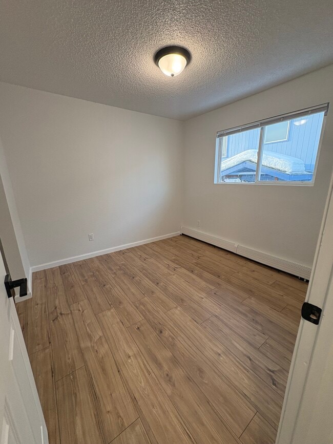 366 Flower St in Anchorage, AK - Building Photo - Building Photo